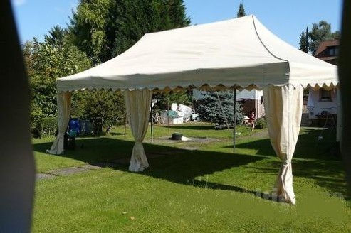 allestimento-gazebo-per-feste-con-tavoli-e-panche-abruzzo-marche